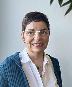 Angelika-Biert-Hypnosetherapeutin-und-Heilpraktikerin-Psychotherapie-250x300